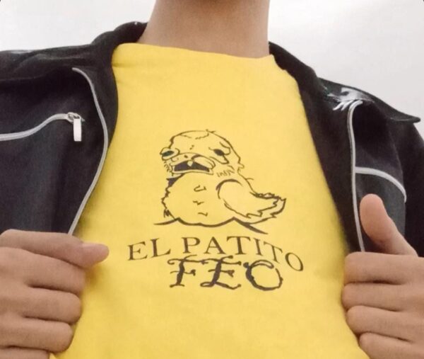 Camiseta amarilla del Patito Feo